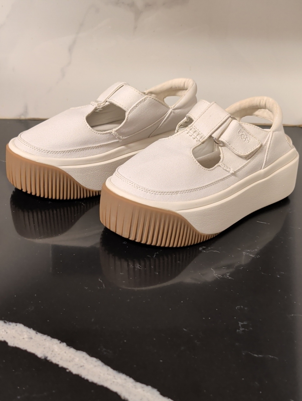 UGG® Women's EZ-Duzzit T-Strap Platform Flats Size 6 Used Exc MSRP $120 - Picture 6 of 11